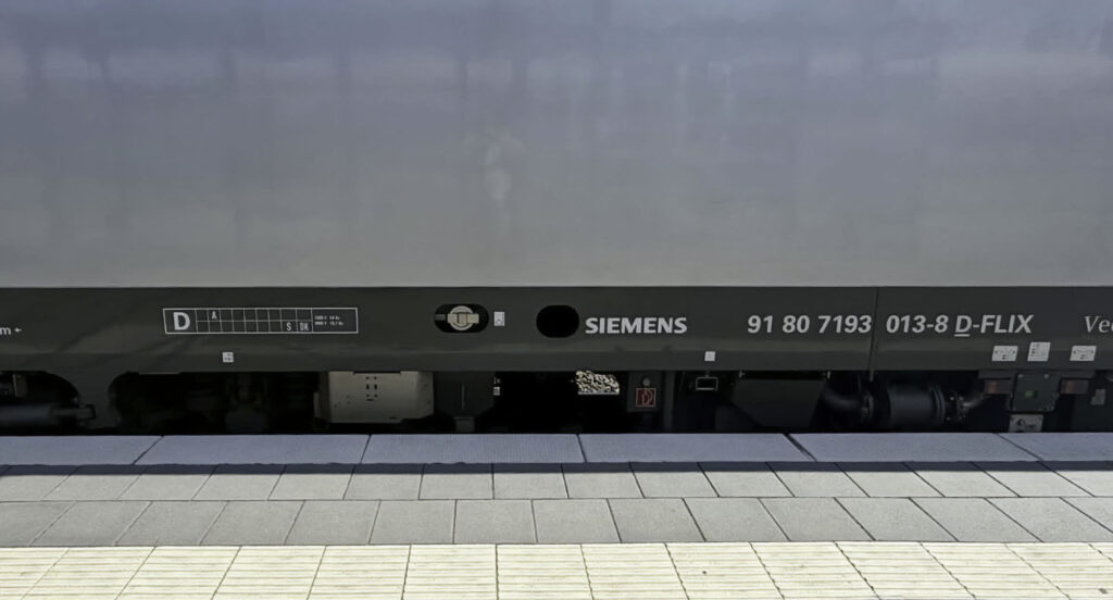 Akiem Vectron B18 af Flixtrain © Lasse Toylsbjerg-Petersen