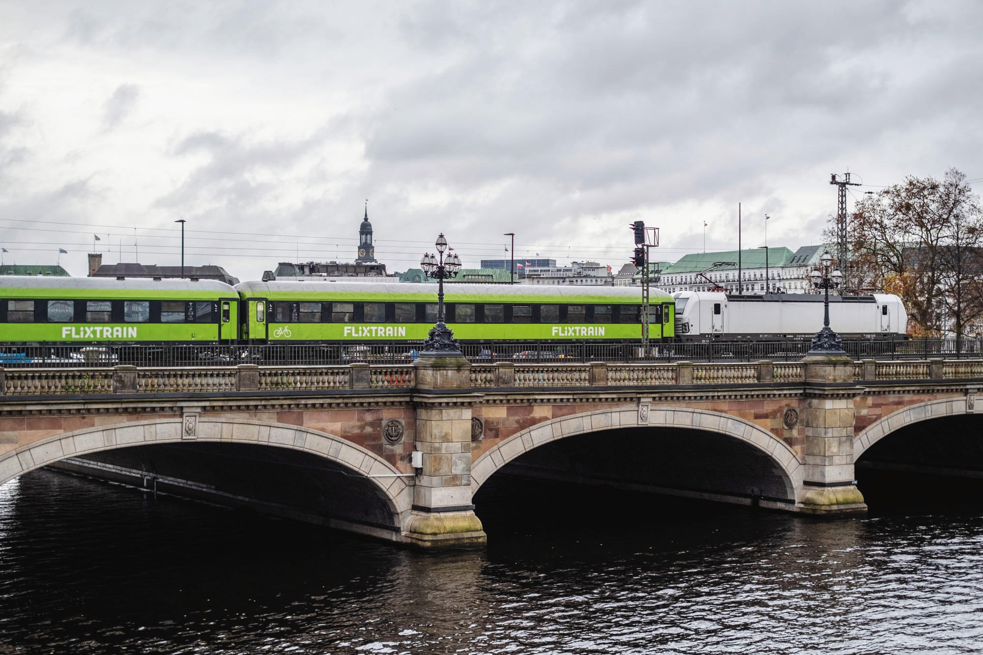 Flixtrain med Siemens Vectron i Hamborg © Konstantin Planinski