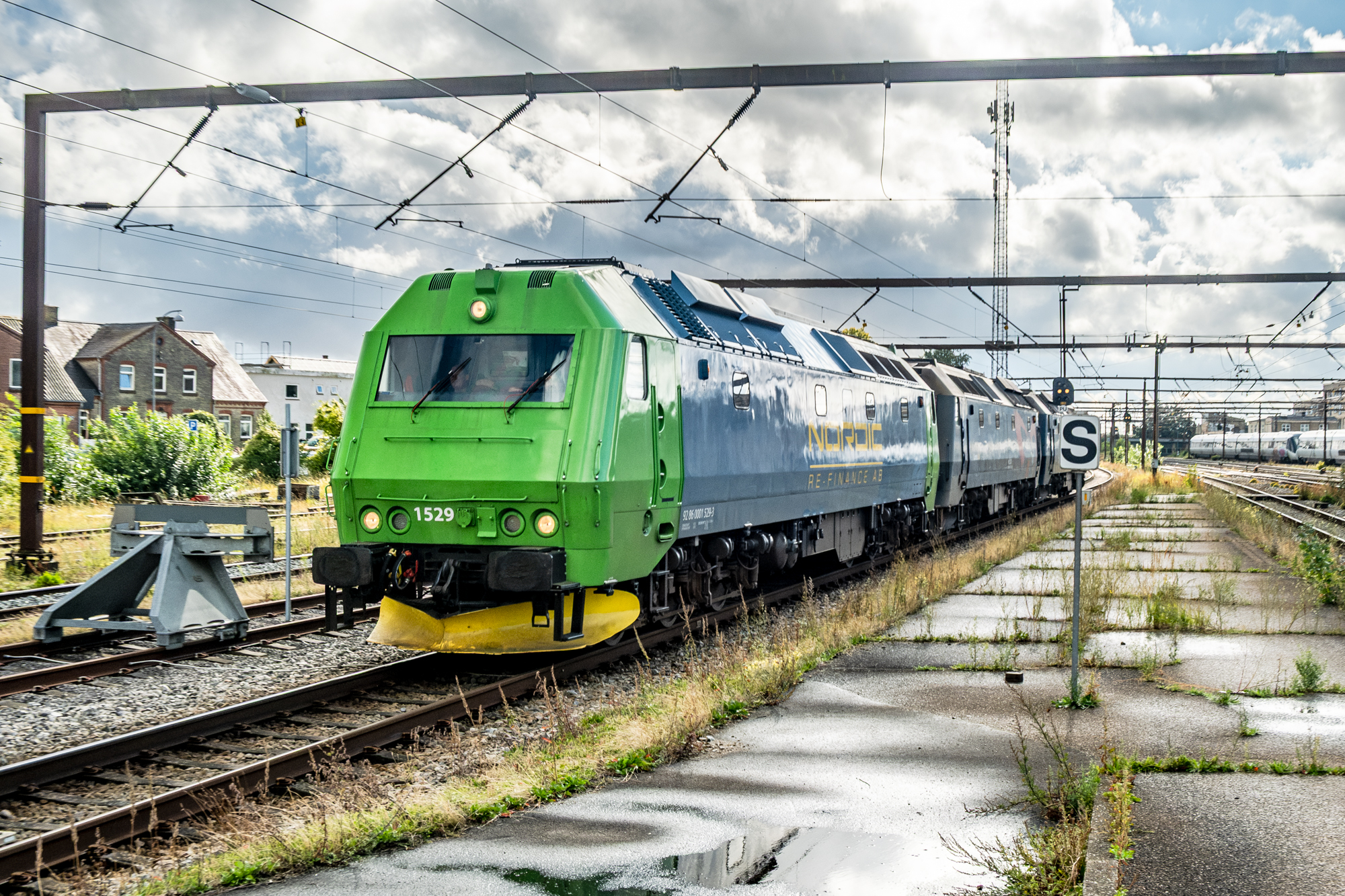 ME 1529 (udstyret med ETCS) med materieltog i Roskilde © Konstantin Planinski ME 1529 (udstyret med ETCS) med materieltog i Roskilde © Konstantin Planinski