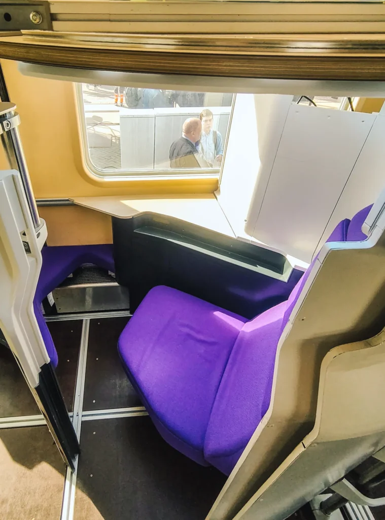 Luna Rails SeatPod stol for to © Matias Lohmann Quiñones